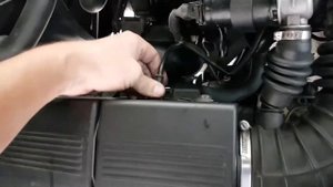Снимаю люк и обшивку люка. BMW e34.