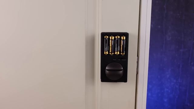 This Is The Only Smart Lock I'd Put On My Canadian House смотреть онлайн
