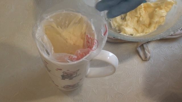 Простой и вкусный крем Шарлотт и шоколадная глазурь для эклеров своими руками в домашних условиях