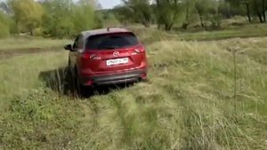 Mazda CX-5 проходимость: вывешивание колес 2
