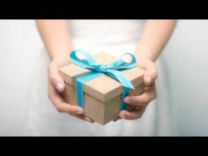 Как оригинально подарить подарок? Сюрприз - подарок спрятан в трёх коробках .