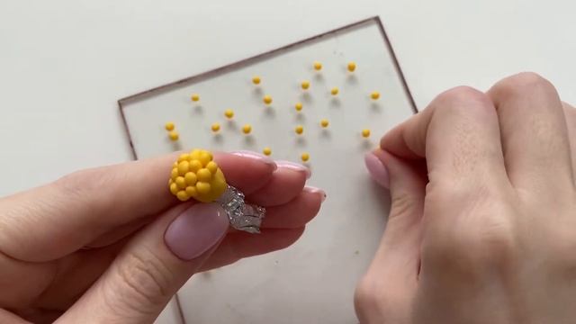 Реалистичная желтая малина из полимерной глины.