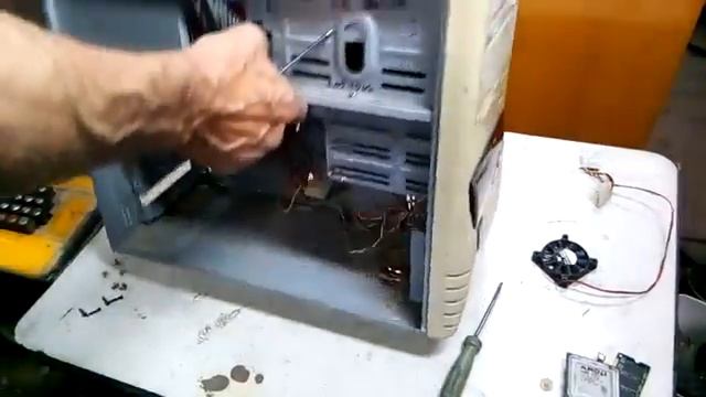 Разбираю системный блок компьютера 1995. Сколько в нём золота...