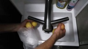 Новый кран в туалете и кулер для воды нового "капсульного" плацкартного вагона от РЖД