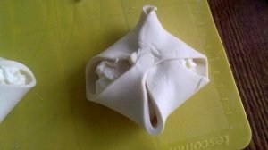 Булочки из слоеного теста с творогом