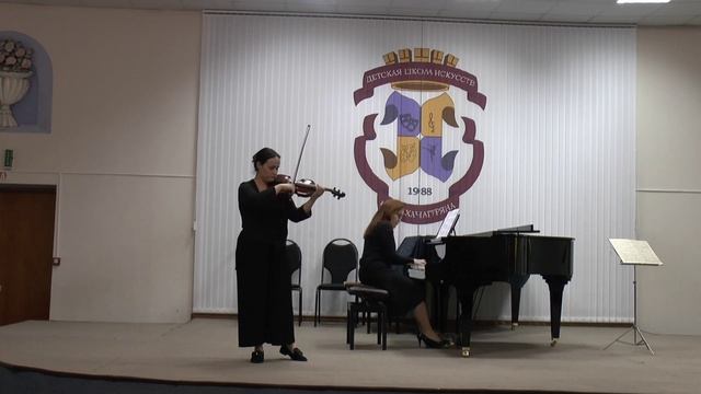 К.Сен-Санс Лебедь. Исп. Элина Лазарева, концертмейстер Наталья Хорошилова.