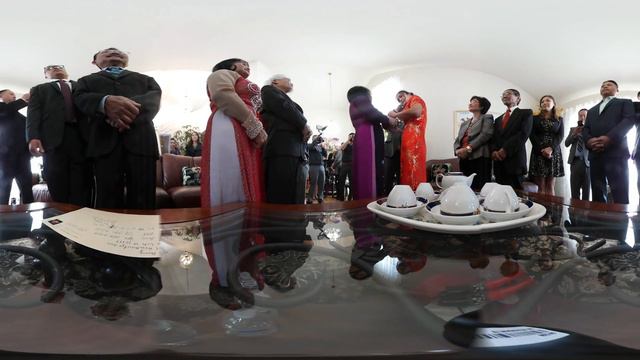 Thanh and Cynthia Tea Ceremony 360 HD смотреть онлайн