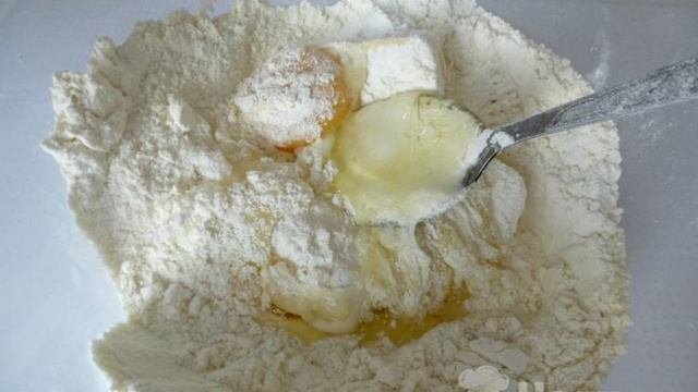 Пирог со смородиной в мультиварке