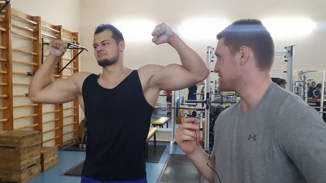 Домашняя качалка 2. Как Миша на одной руке подтягивался.