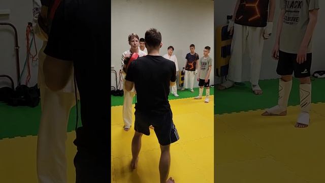 Старое доброе проваливание с последующим выключением света с мавахи. Киокусинкай смотреть онлайн