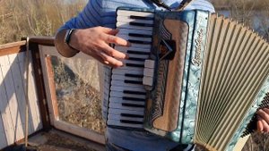Прекрасные звуки Франции на Итальянском Аккордеоне! Аккордеон в продаже 65т₽. 89178145622