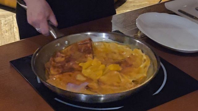 КРЕП СЮЗЕТТ | БЛИНЧИКИ С СОУСОМ GRAND MARNIER И СВЕЖИМИ ЯГОДАМИ 
|（二位餐）