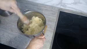 Нежнейшее картофельное пюре на молоке и сливочном масле. Идеальный гарнир!