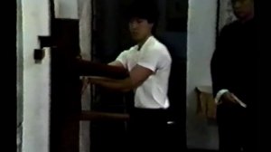 Мастер Moy Yat - работа на деревянном манекене