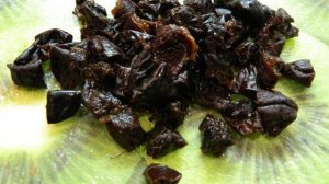 Салат из свеклы, грецких орехов и чернослива