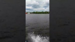 Катер Москва 2  погнали