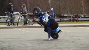 Тренировки на мотоциклах. Стант-райдинг.