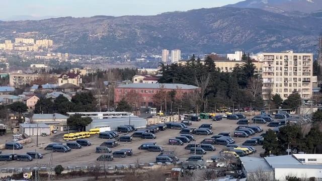 Тбилиси. Вид на Глдани и его окрестности со стороны Згвисубани, то есть ТЭВЗа. смотреть онлайн