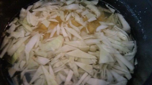 Красный борщ со свежей капустой