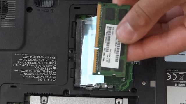 Toshiba Netbook NB510 Series: Memory Replacement смотреть онлайн