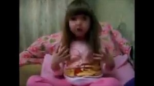 Маленькую девочку спрашивают что такое любовь