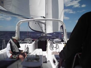 Пассатные стакселя на чартерной парусной яхте