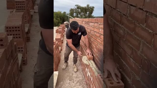 Профессиональная кладка кирпича! #кирпичнаякладка #кирпичныйдом