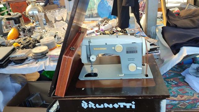 Рома и Женя. "Тихая охота" на барахолке. СПб.'2024 смотреть онлайн