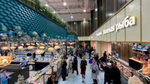 Сотни наименований продукции из трех океанов, тринадцати морей представлены на рыбном рынке в Москве