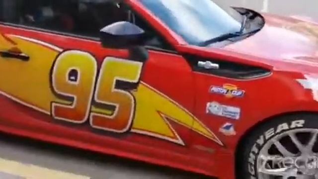 молния маккуин в реальной жизни смотреть онлайн