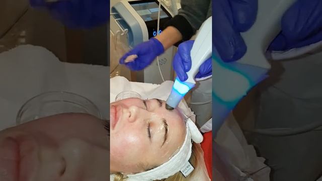 Exilis Ultra Lift with Dr Hala смотреть онлайн