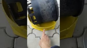 Самодельная(бункерная) автокормушка для домашней птицы (цыплят,кур, уток и т.п.) из ведра
