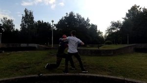 Традиционное кунг фу УШУ и современный спорт Саньда Кикбоксинг тренировка