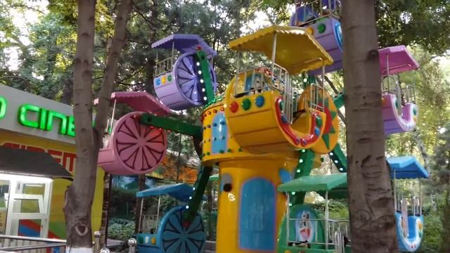 Кирилл Михайлович на карусели Мельница в парке Улугбека смотреть онлайн