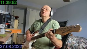 Сегодня у нас день песен. Вот опять сентябрь подпалил листву.