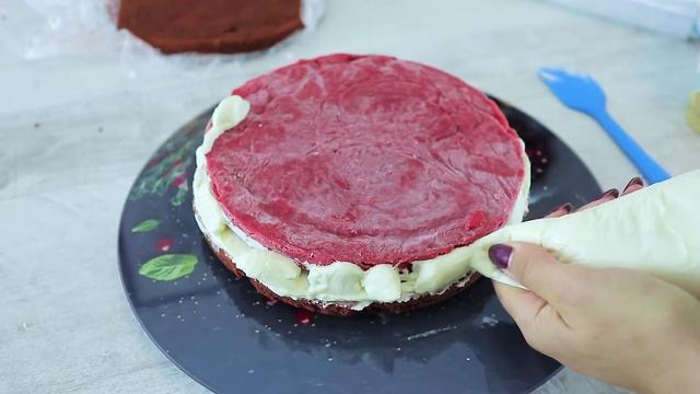Красный Бархат с клубникой и творожно-шоколадным кремом. Когда надоел крем чиз.