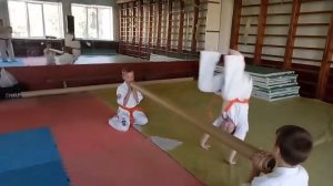 Кувырок вперед с разбега через препятствие