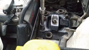 Замена подушек коробки/двигателя Ford Transit Connect