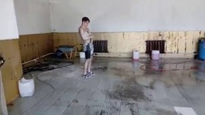 Первая в мире мойка человека кёрхером.