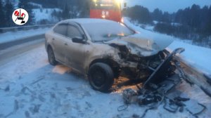 "Поло" с малышом залетел под "Ларгус"