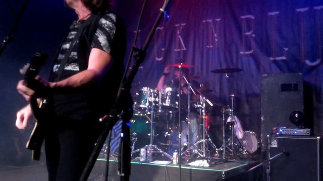 Black N Blue Live "Hold On To 18" 4/4/14 PDX. смотреть онлайн