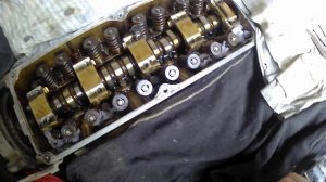 Замена маслосъёмных колпачков (сальники клапанов) Mazda 323