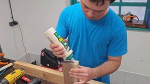 Первый опыт в столярке | Стульчик из черного ореха