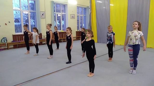 Исходное положение "стоя в 6й позиции на полупальцах" смотреть онлайн