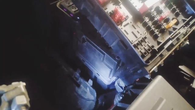 Жесть!!! где находится реле свечей накала? :) Audi A3 8pa 2004 2.0 tdi (BKD) ( Glow Plugs Relay) смотреть онлайн