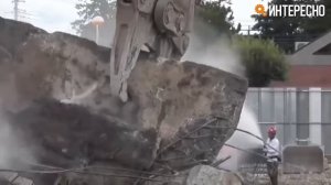 Разрушительные гидравлические ножницы! Это действительно большой враг железобетона.