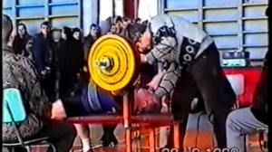Владимир Головач Жим 180 кг в/к 90 кг  Чем Гом обл 27 02 1999г