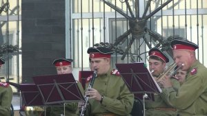 Праздничный марш. Исполняет духовой оркестр Александрийского корпуса.