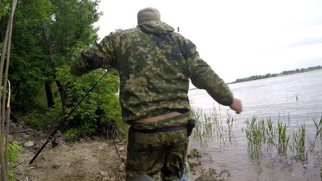 #15 Рыбалка на Течении с Берега. Река Волга. Чья Насадка Лучше . Ловля на Донку Закидушку смотреть онлайн
