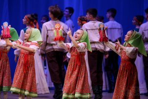 "Ярославская майолика", анс. "Счастливое детство". "Yaroslavl majolica", ensemble "Happy childhood".